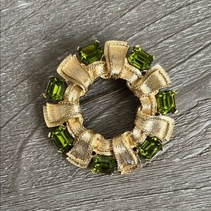 LISNER Vintage Gold and Green Crystal Brooch 50’s signed